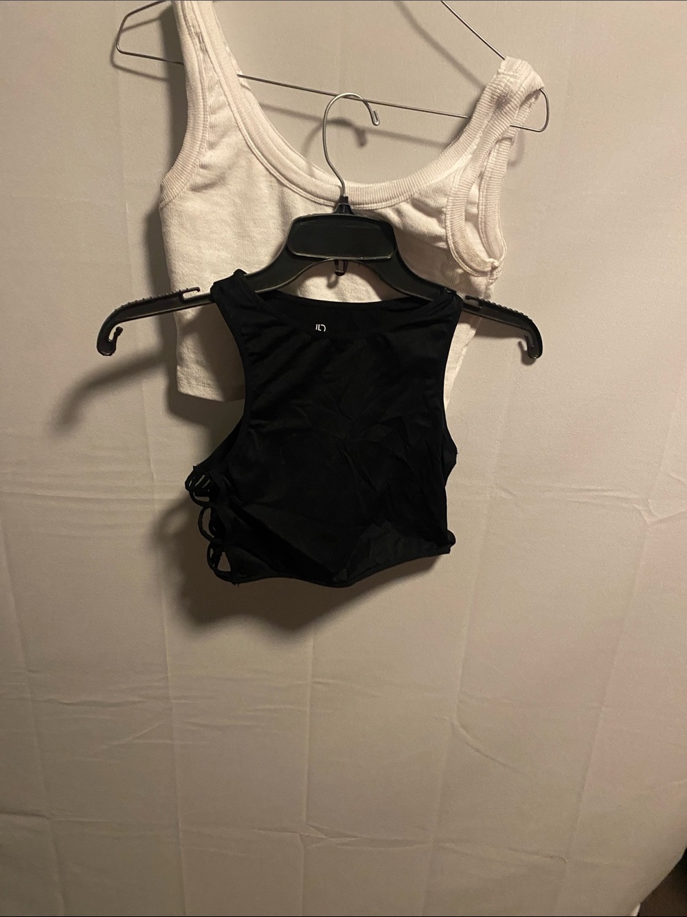 2 tops Black and White Ribbed Tank Top Set🐢🐢
